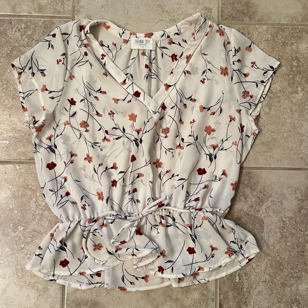 Like new floral blouse s
